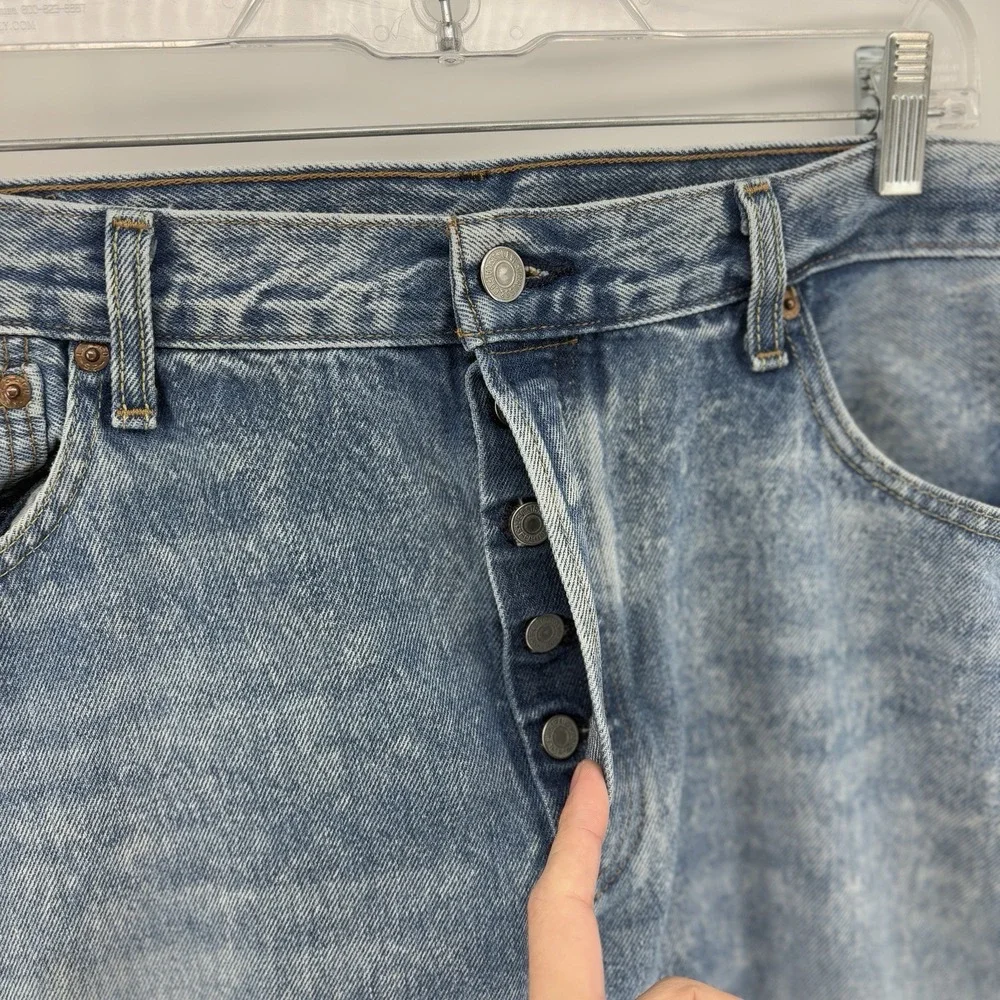 Levi's 502 Regular Taper Jeans Men 36x32 Light Faded Stonewash Button Fly